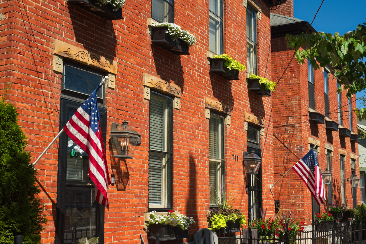 Quaint, old-world style brick facades in German Village in Columbus, Ohio on a sunny summer day. Let The Valley List help with your custom mobile app development services in Columbus.