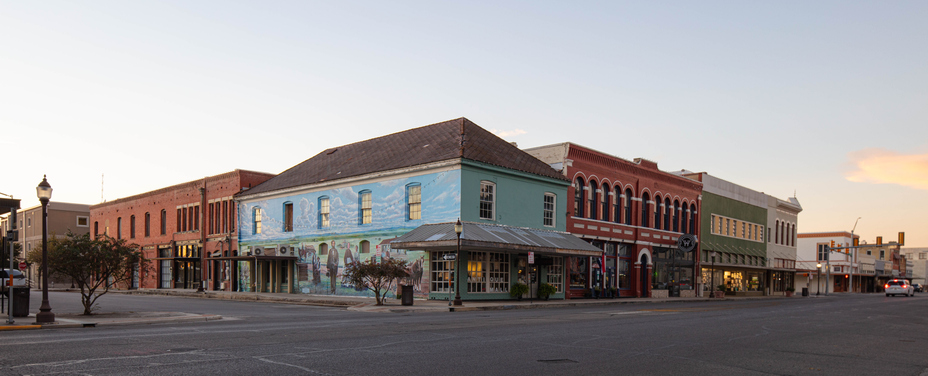 A still shot of Seguin, Texas at sunrise. The Valley List provides the area's website hosting and maintenance.
